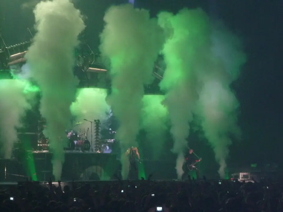 Geysers de fumée verte