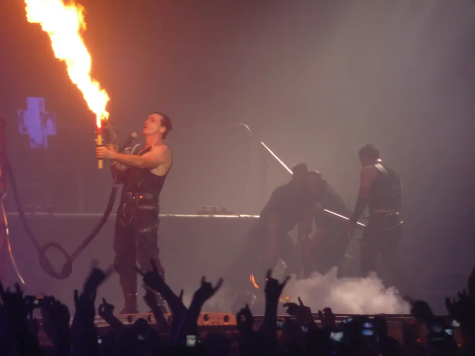 Till et son tuyau de feu