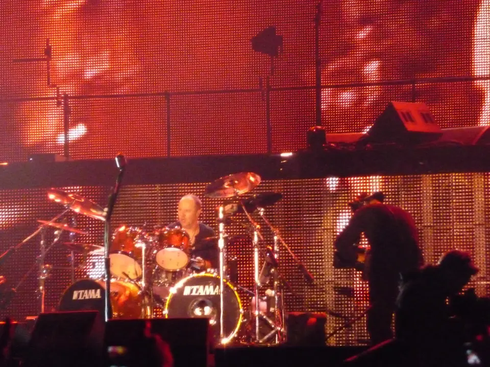 Lars Ulrich derrière sa batterie