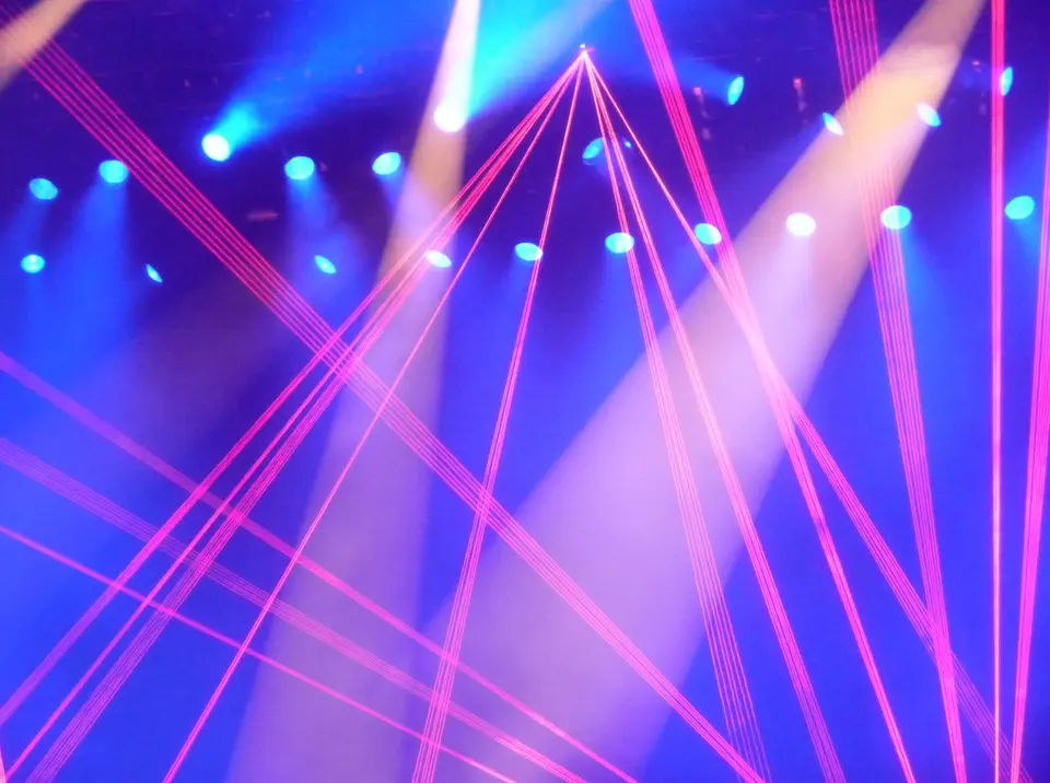 Pluie de lasers sur le Stade