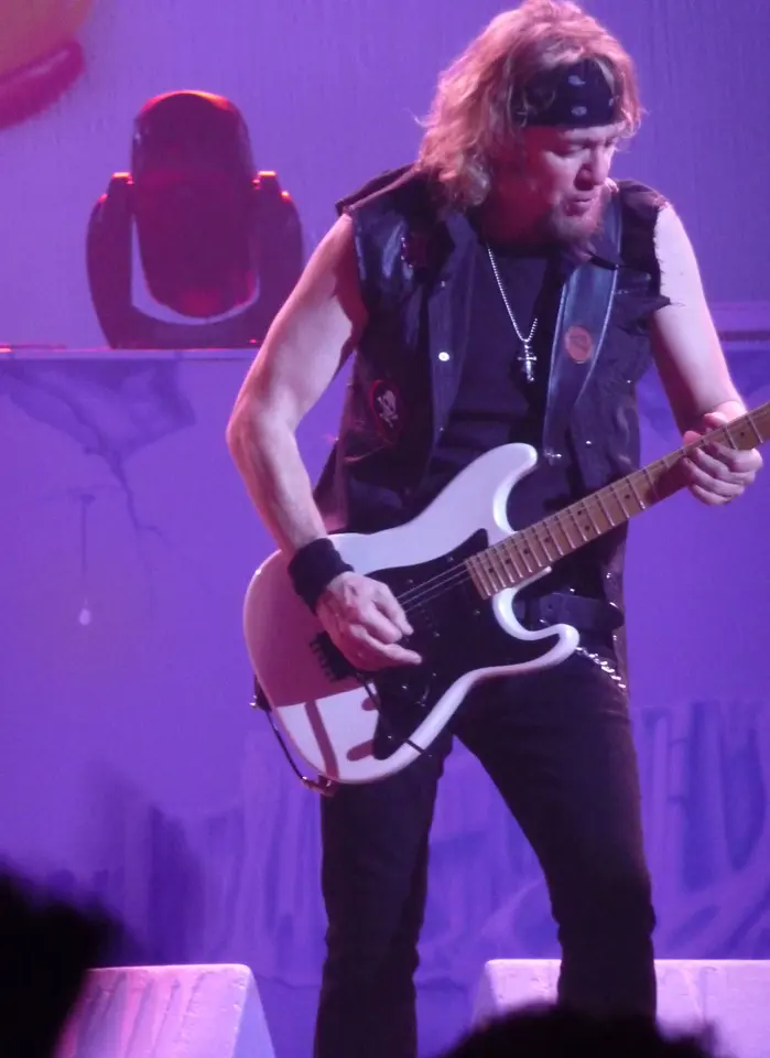 Adrian Smith, bandana et gilet