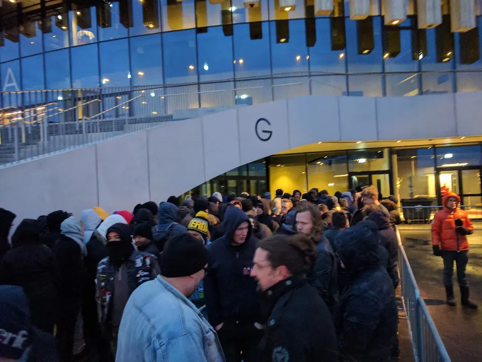 La file d'attente devant la porte G