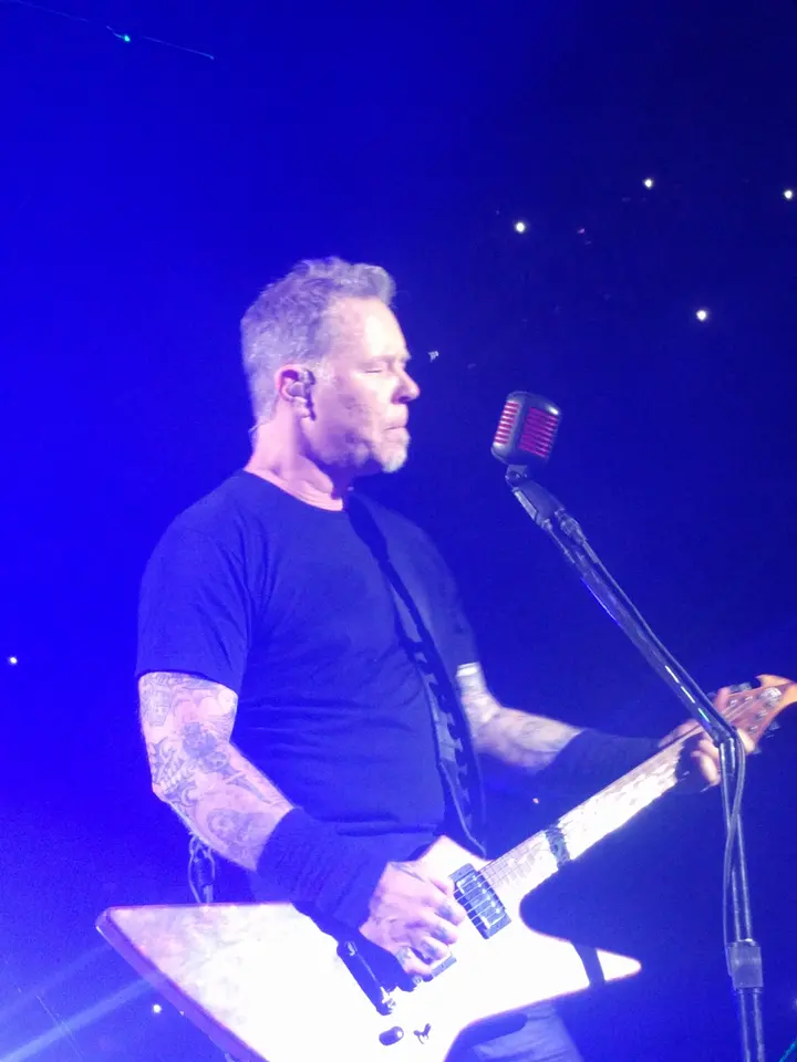 James Hetfield, Explorer blanche, tout près