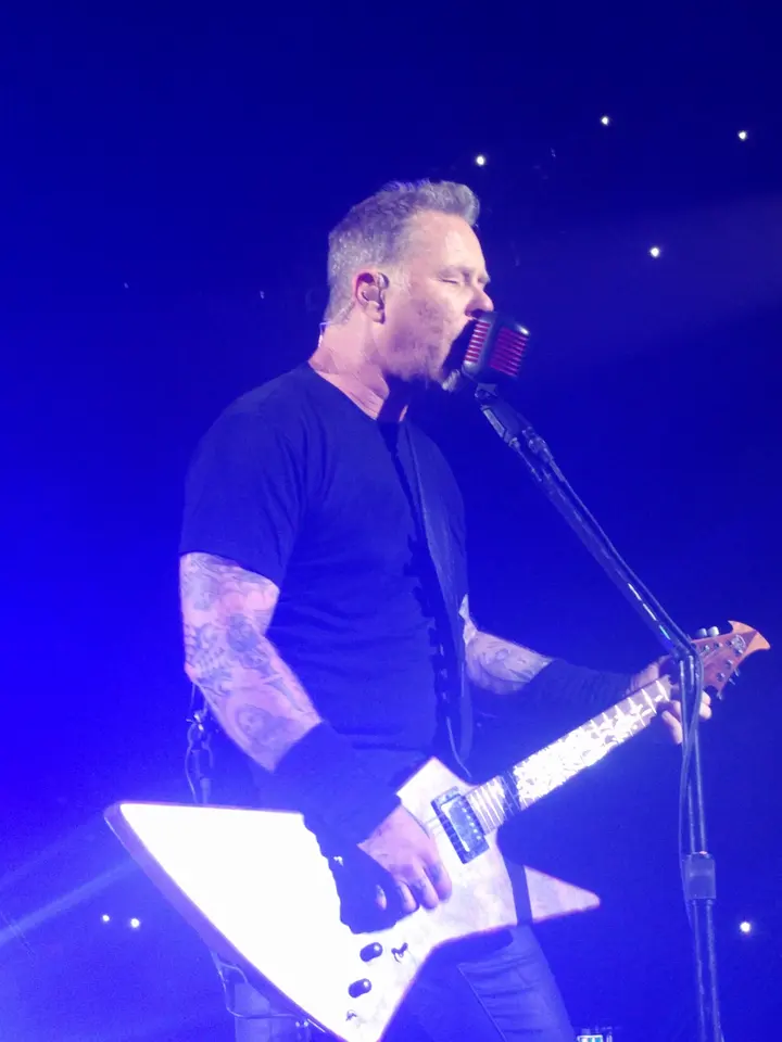 Hetfield au micro, plein chant