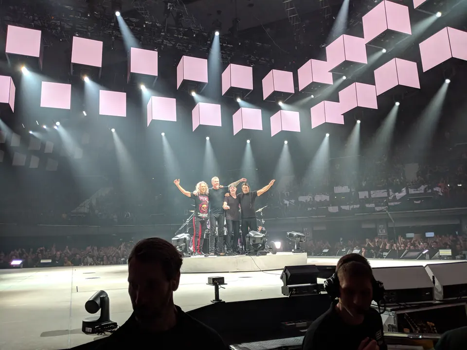 Sous les cubes lumineux, fin du show