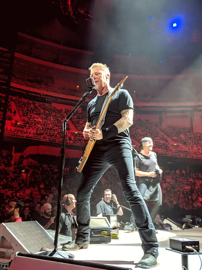 Hetfield au micro, tout près