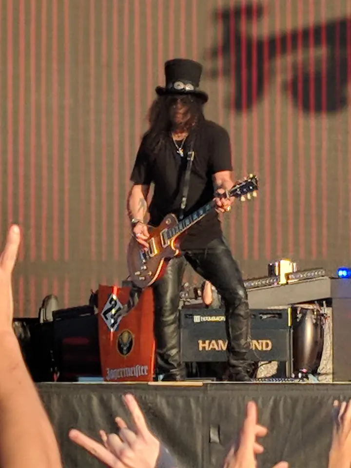 Slash, haut-de-forme et Les Paul