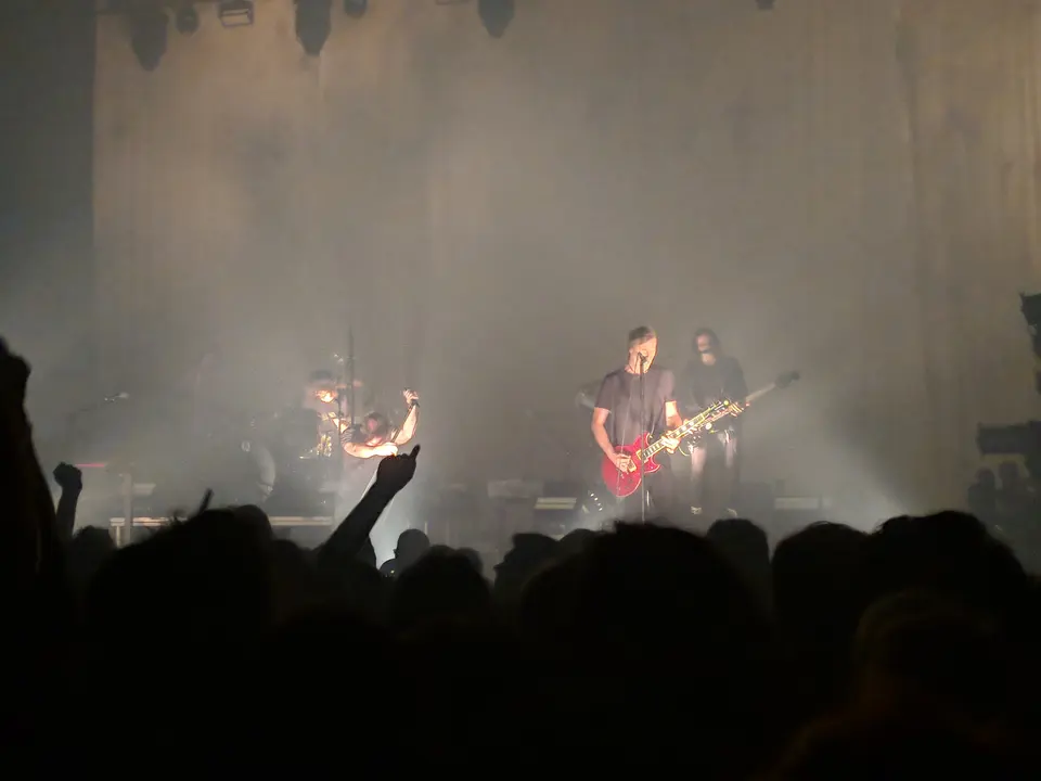 Fumée blanche et guitares