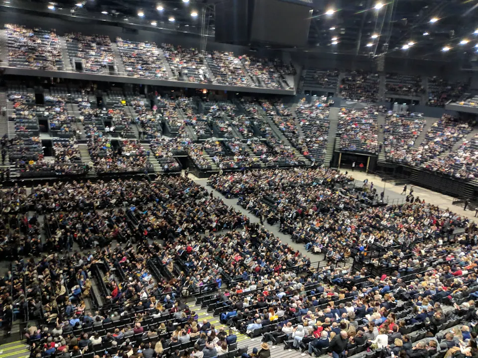 Des milliers de spectateurs en gradins