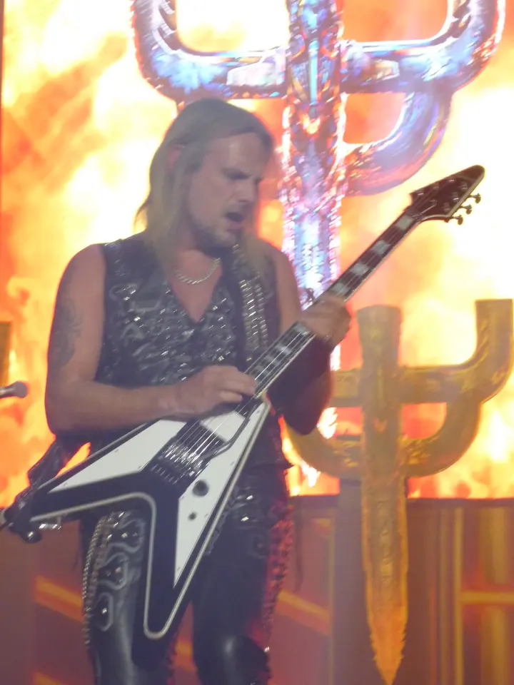 Richie Faulkner, Flying V blanche