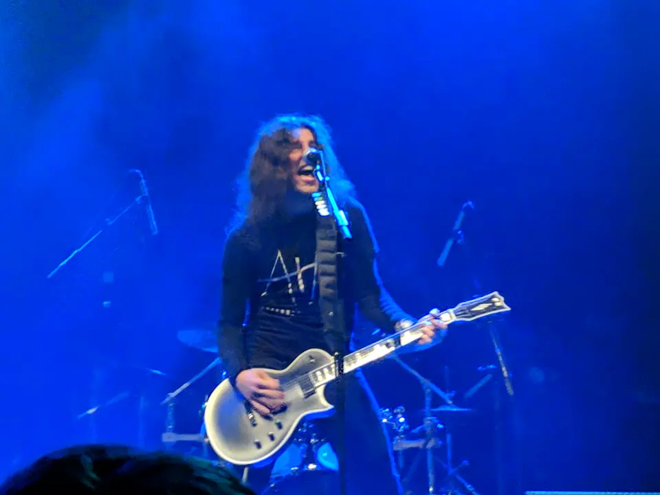 La première partie, guitare blanche