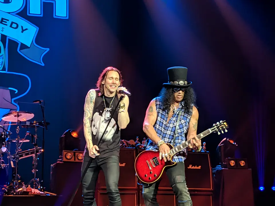 Myles Kennedy et Slash, côte à côte