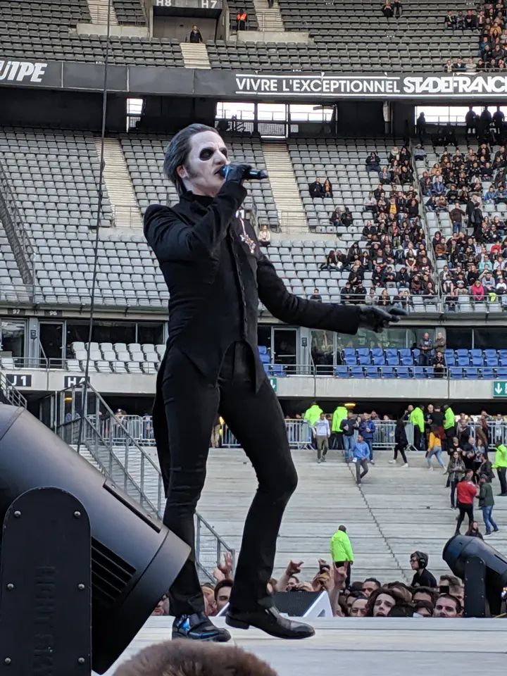 Cardinal Copia en plein jour