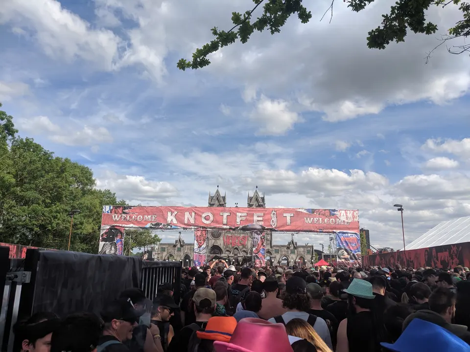 L'arche Knotfest, foule déjà dense