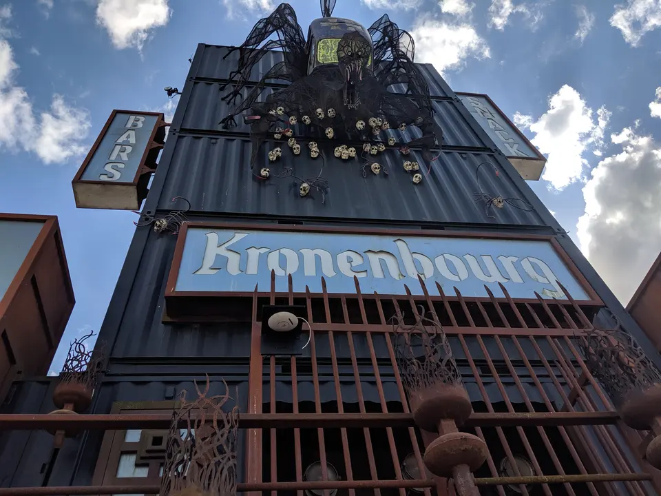 Le bar Kronenbourg et son araignée