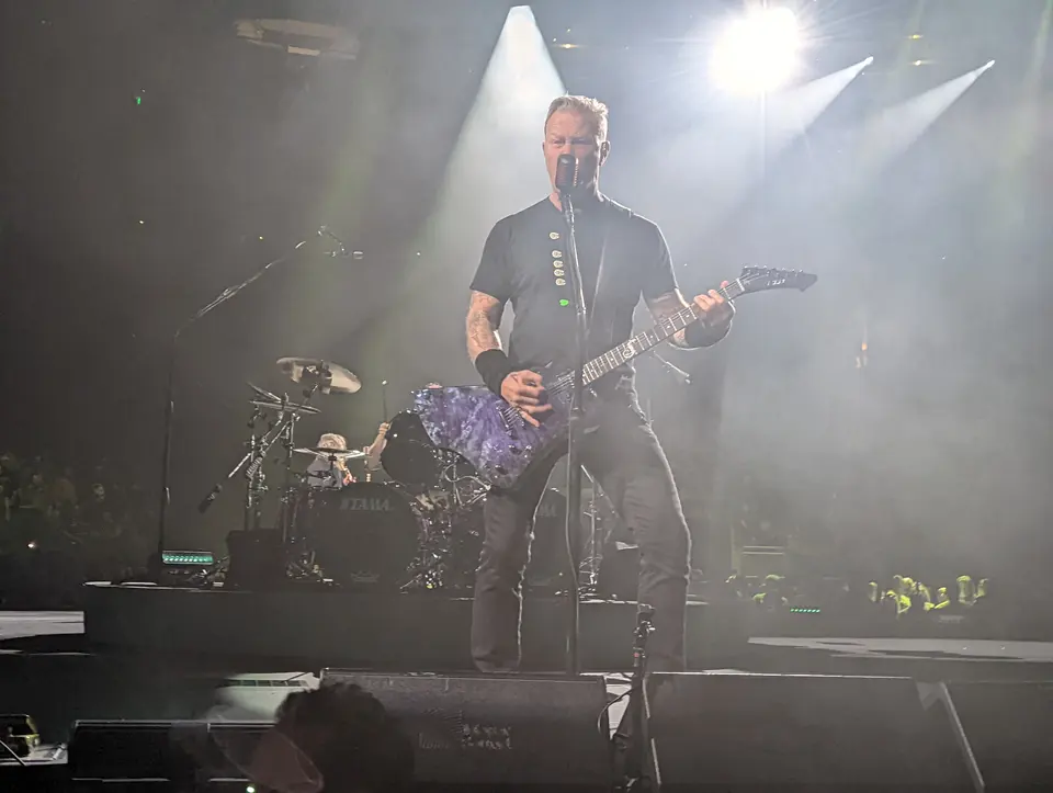Hetfield dans la brume blanche