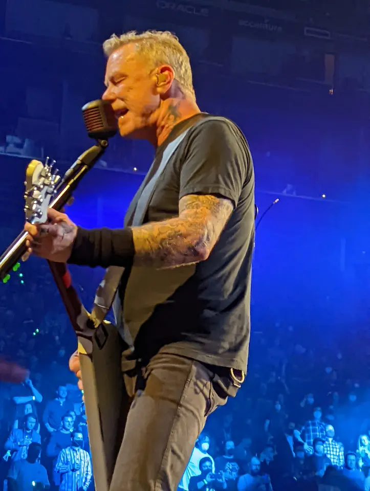 James Hetfield au micro, tout près