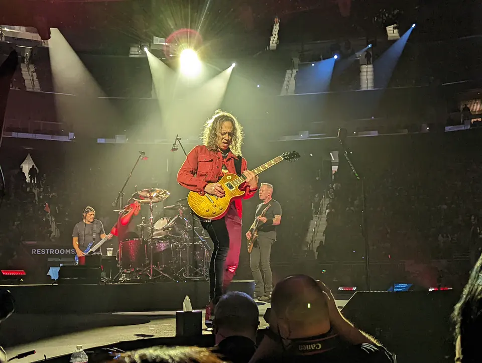 Kirk dans la lumière, groupe au complet