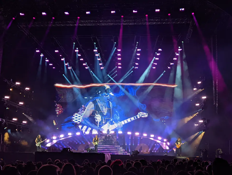 Scorpions sous les néons violets