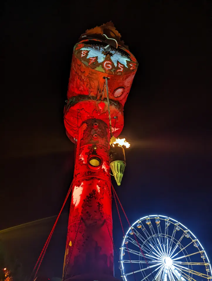Tour rouge et grande roue