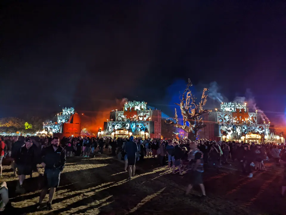 Le site illuminé après minuit