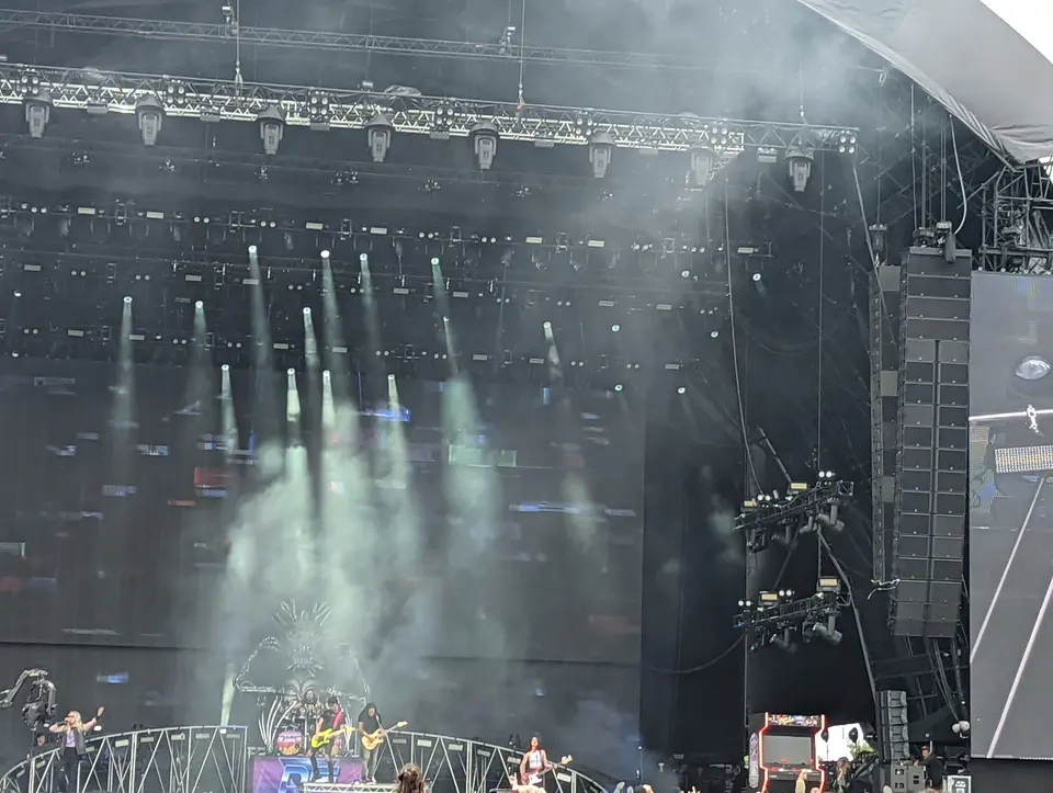 Fumée et faisceaux sur la Mainstage 2
