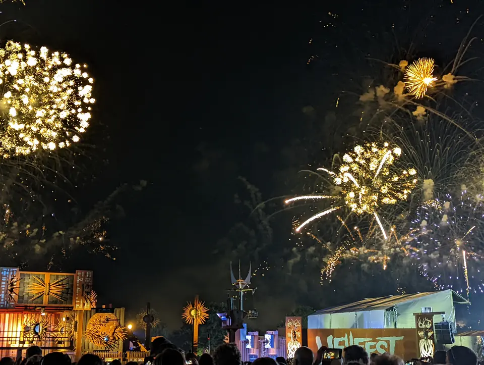 Dernières gerbes dorées sur le Hellfest