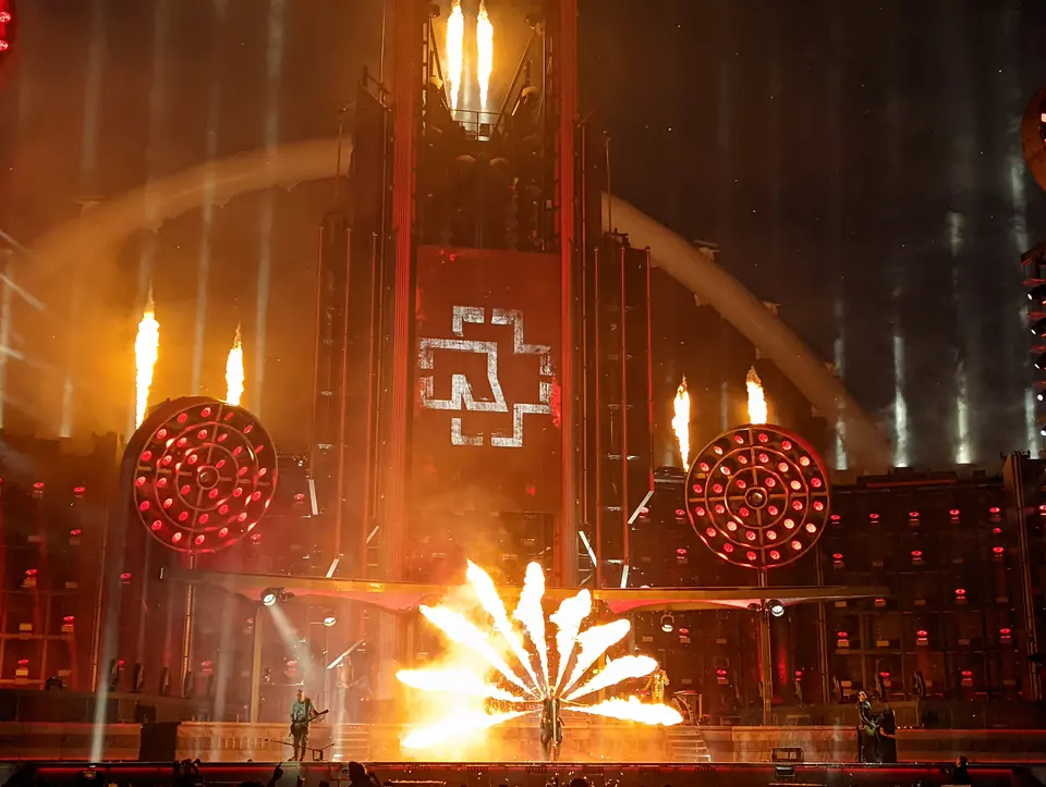 Éventail de feu en avant-scène