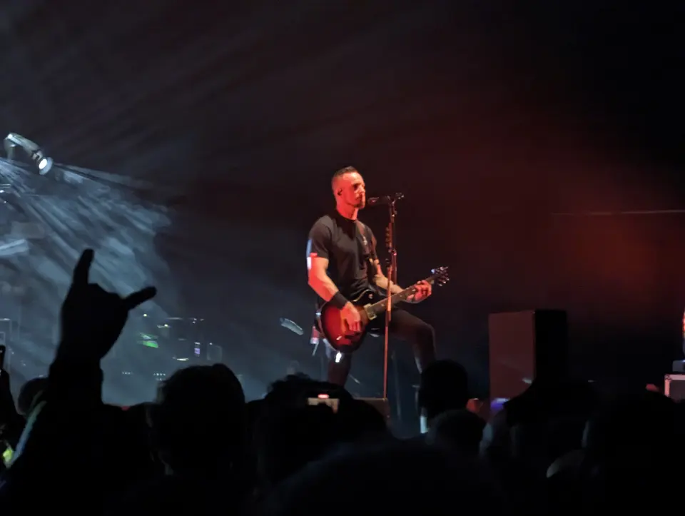 Mark Tremonti, lumière rouge
