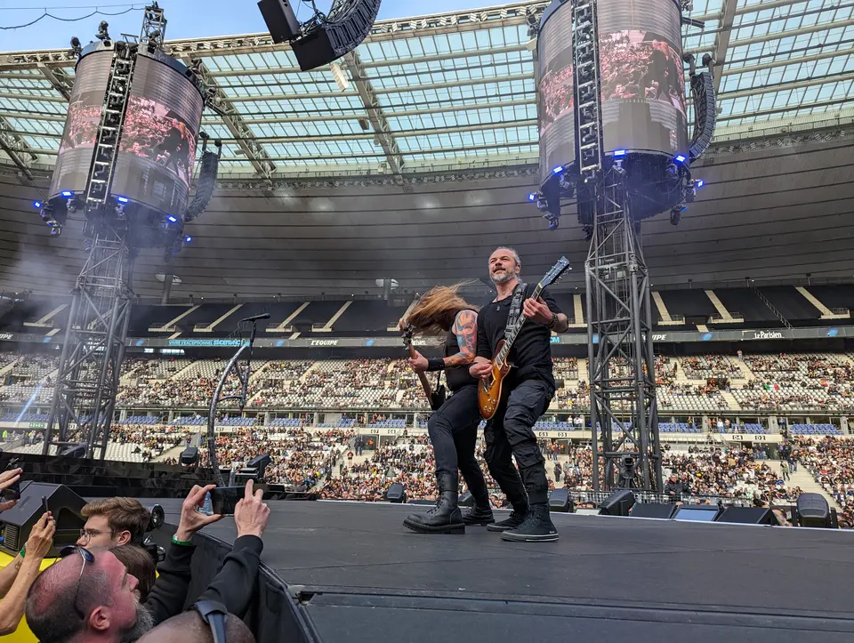 Epica ouvre le bal, guitares en avant