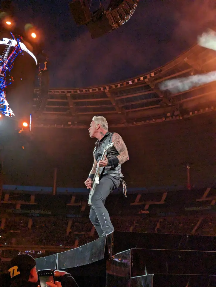 James sous un ciel de feu