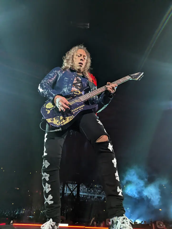 Kirk Hammett dans la fumée