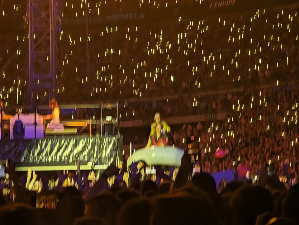 Le stade illuminé de lampes
