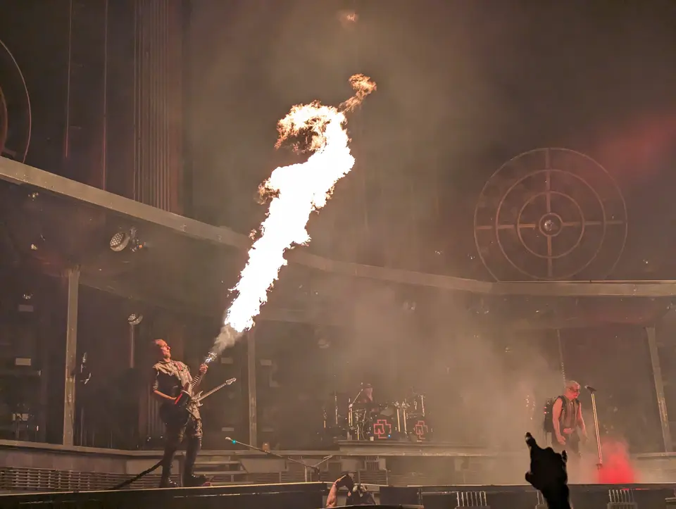 Guitare lance-flammes