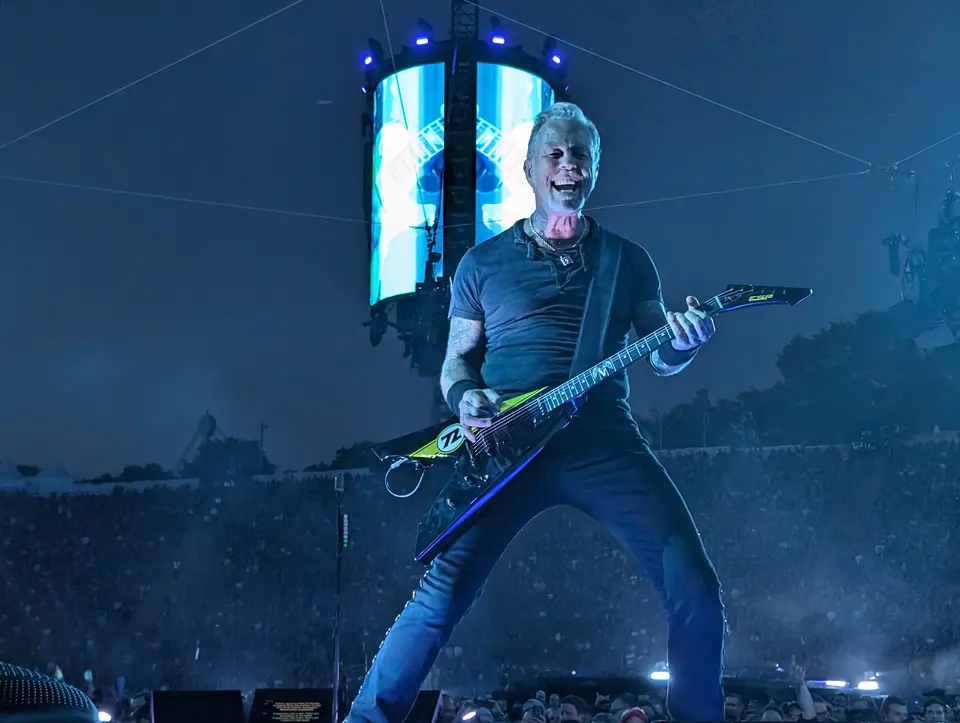Hetfield, sourire et Explorer
