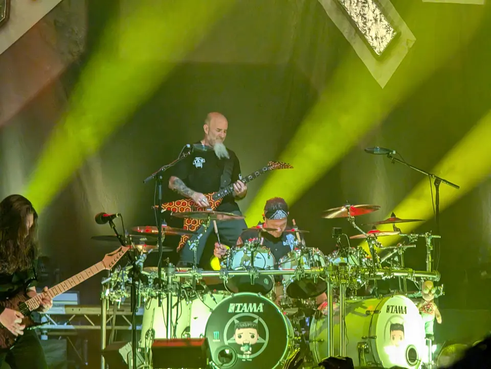 Scott Ian et la batterie Tama
