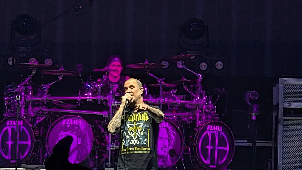 Phil Anselmo, micro en main