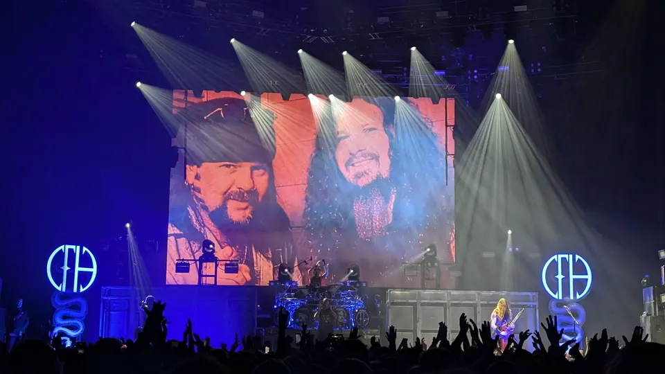 Hommage à Dimebag et Vinnie