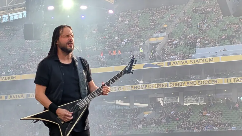 Guitare en V chez Gojira