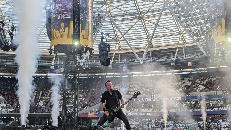 Gojira, jets de CO2 en plein jour